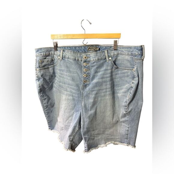Torrid denim jean shorts 28 button fly - Picture 1 of 5